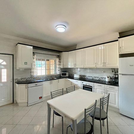 Maison Familiale Avec Terrasse, Bbq Албуфейра Экстерьер фото